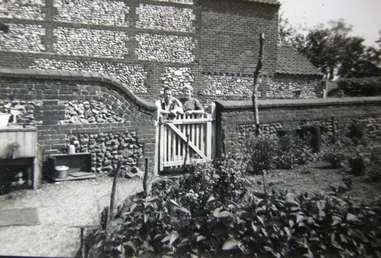 8 garden wall
